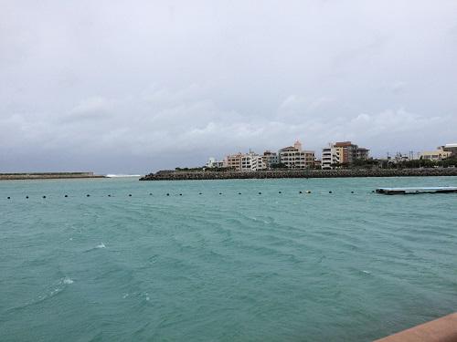 台風１８号、沖縄影響長引く、大雨、強風、高波、海大時化、マリンアクティビティ中止、ボート欠航、再開いつ？、北谷フィッシャリーナ.jpg