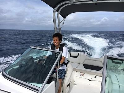 沖縄　北谷町でマリンアクティビティ　操船体験