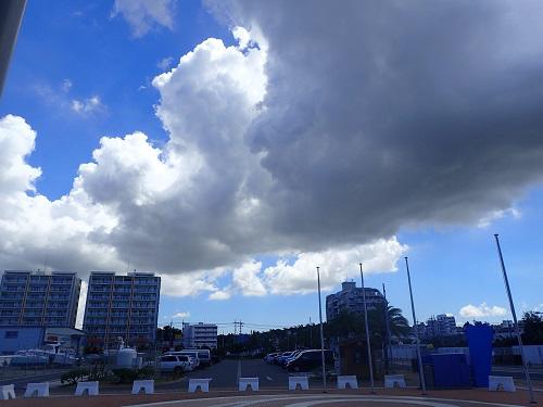 東風沖縄！ツルツル穏やか海上！、北谷、海、きれい、ケラマ、ボート、チャーター、入道雲、夏の空、港、幼魚.JPG