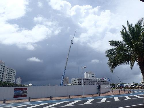 台風は突然に。沖縄恵みの雨。.JPG