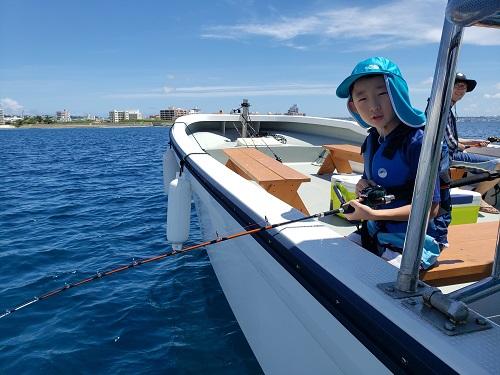 船に乗って海遊びにでかけませんか？船酔いの心配少なく楽しめるマリンスポーツ！