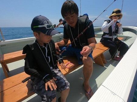 釣り体験で沖縄の海を楽しもう！初心者専門『ボートフィッシング』！