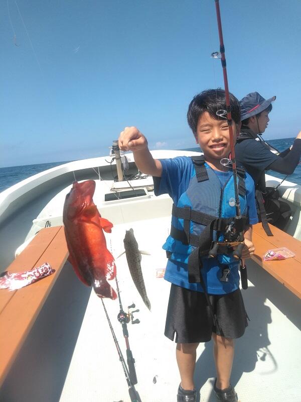 沖縄で釣り体験 初めてでも子供でも簡単に楽しめます 北谷町漁業協同組合 総合案内所