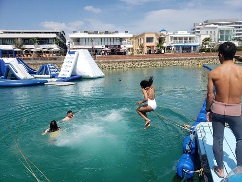 那覇や北谷にお泊りで海上アスレチック