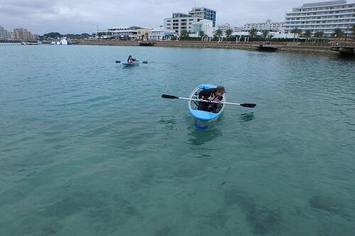 沖縄で子どもと一緒に楽しめるマリンスポーツ＆海遊び！『カヤック』を親子で体験してみませんか？